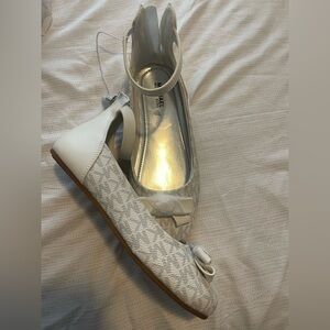 Michael Kors White Flats with Gray MK and Bow Detail Sz 2